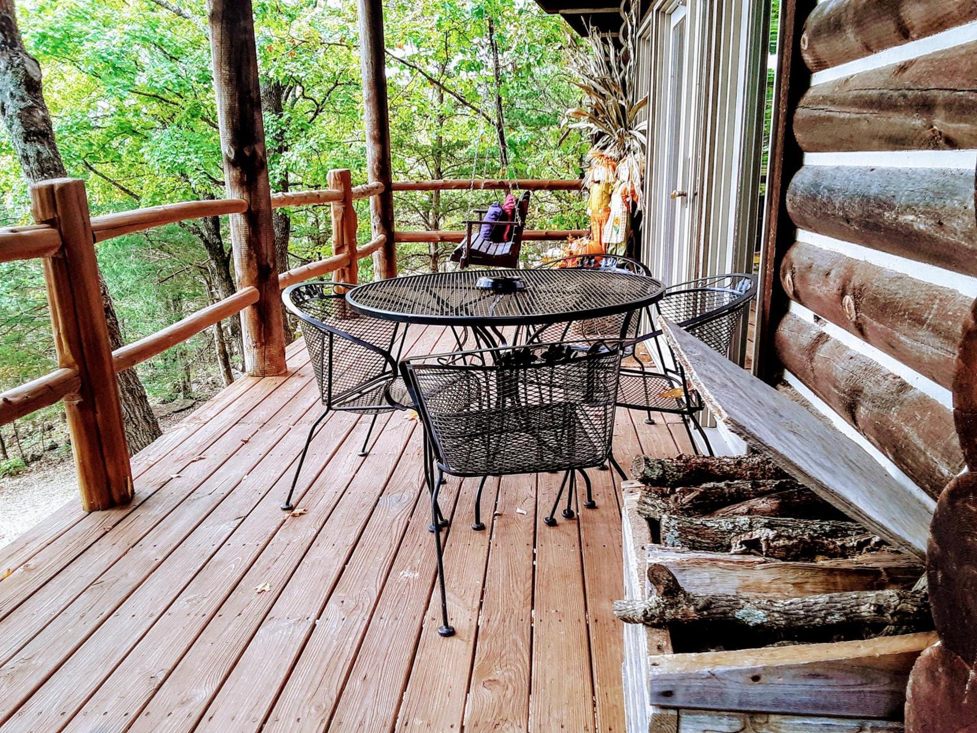 Cherokee Mountain Log Cabins Юрика-Спрінгс Номер фото
